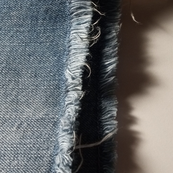 🌺 Old Navy O.G Diva Raw Hem Light Distressed Denim Shorts Sz 14 - Picture 5 of 8